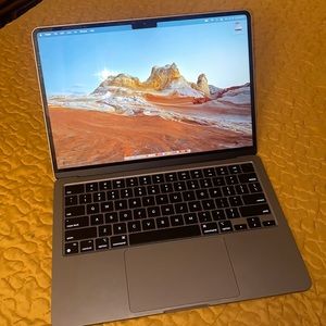 2022 APPLE MACBOOK AIR M2 8GB LIKE NEW USED SPACE GRAY 13 INCH FREE SHIPPING